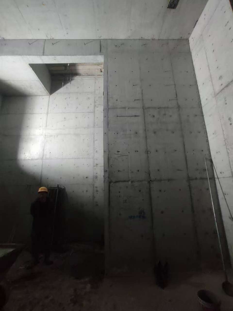 隆昌墙上开槽钢筋断了有影响吗